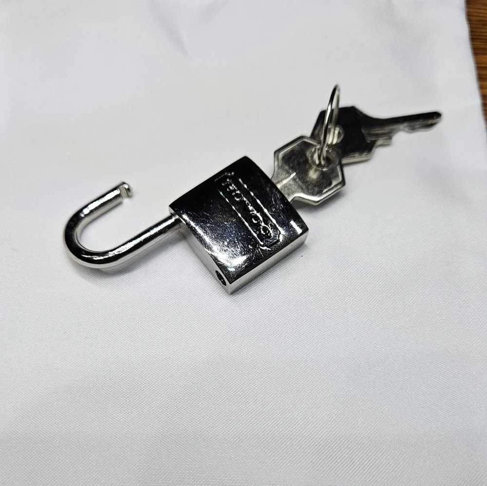 Coach Padlock with Keys Hangtag and Dustbag - Picture 7 of 7